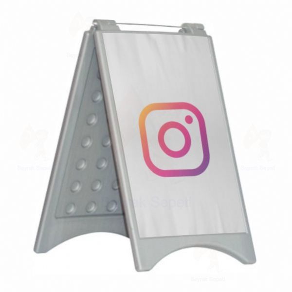instagram Logo Plastik A Duba
