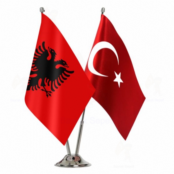 Arnavutluk 2 Li Masa Bayraklar