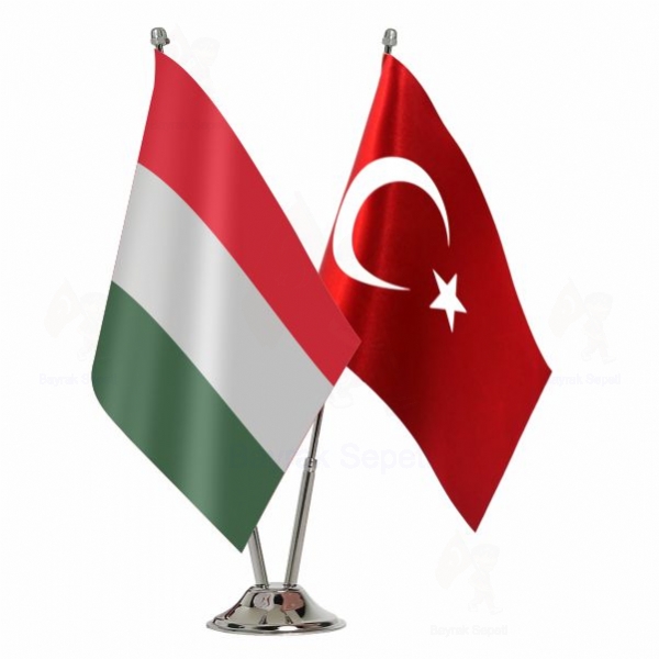 Macaristan 2 Li Masa Bayraklar