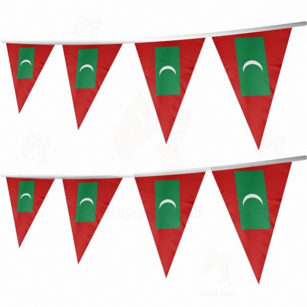 Maldivler İpe Dizili Üçgen Bayraklar